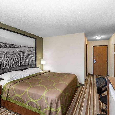 Super 8 By Wyndham Storm Lake Exterior photo